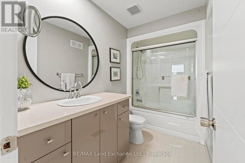 222 Penetangore Row — photo 21 of 40