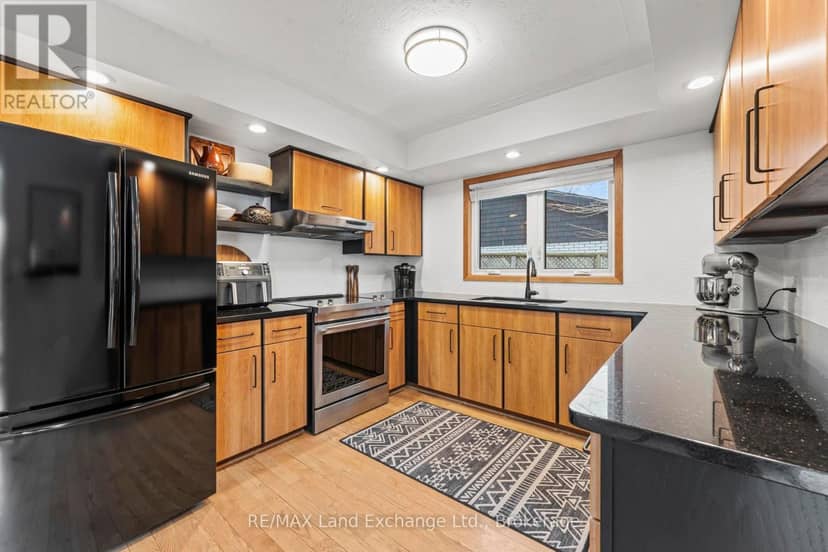 222 Penetangore Row — photo 8 of 40