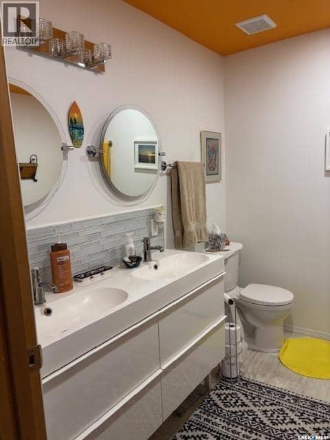 211 Throne STREET — photo 15 of 30