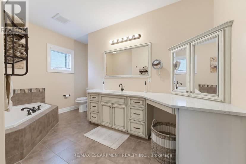 60 Donjon Boulevard — photo 11 of 36