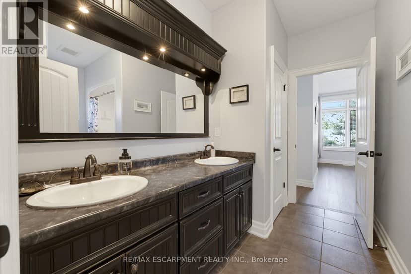 60 Donjon Boulevard — photo 14 of 36