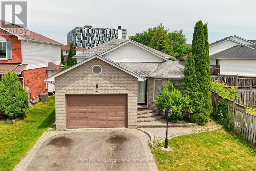 1922 Dalhousie Crescent — photo 1 of 40