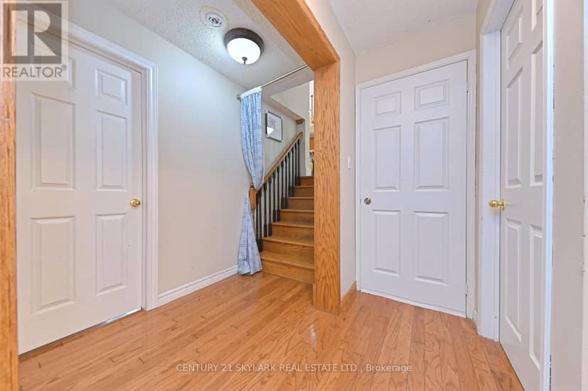 1922 Dalhousie Crescent — photo 29 of 40