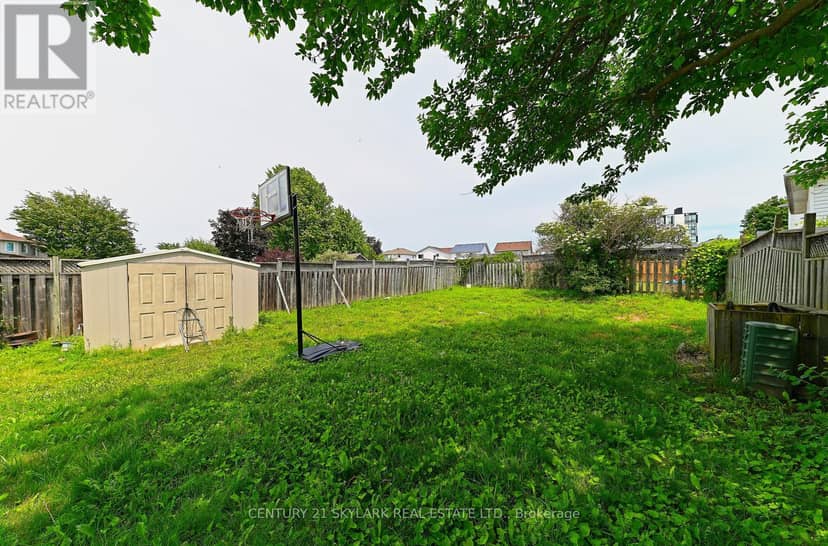 1922 Dalhousie Crescent — photo 39 of 40