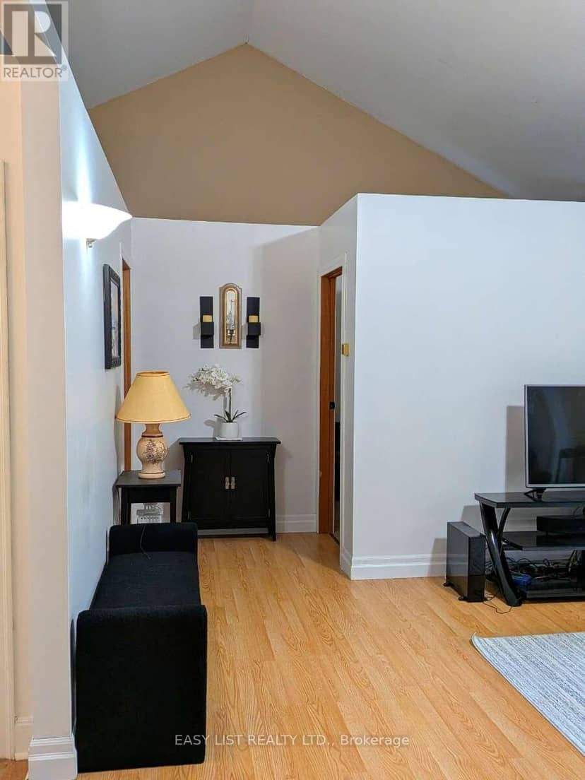 2135 Champlain Road — photo 6 of 29