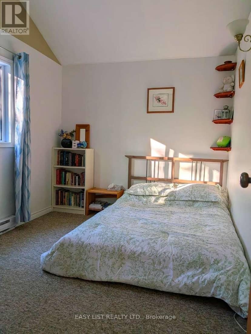 2135 Champlain Road — photo 7 of 29