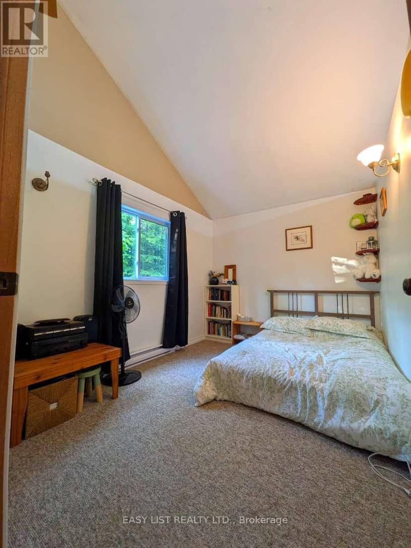 2135 Champlain Road — photo 8 of 29