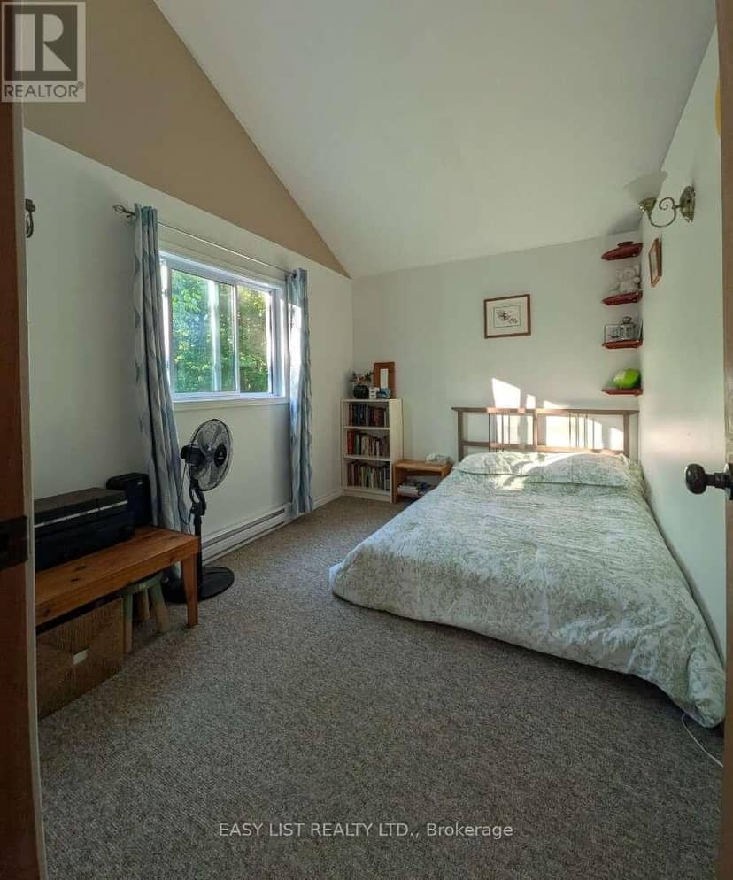2135 Champlain Road — photo 9 of 29