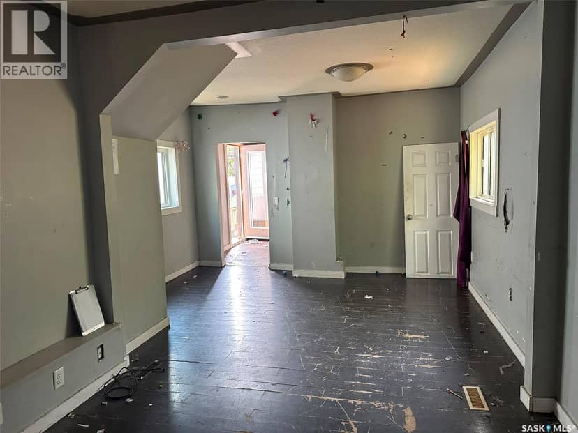619 L Avenue S — photo 11 of 17