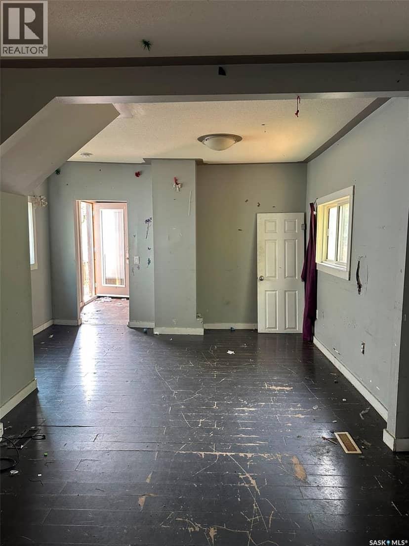 619 L Avenue S — photo 12 of 17