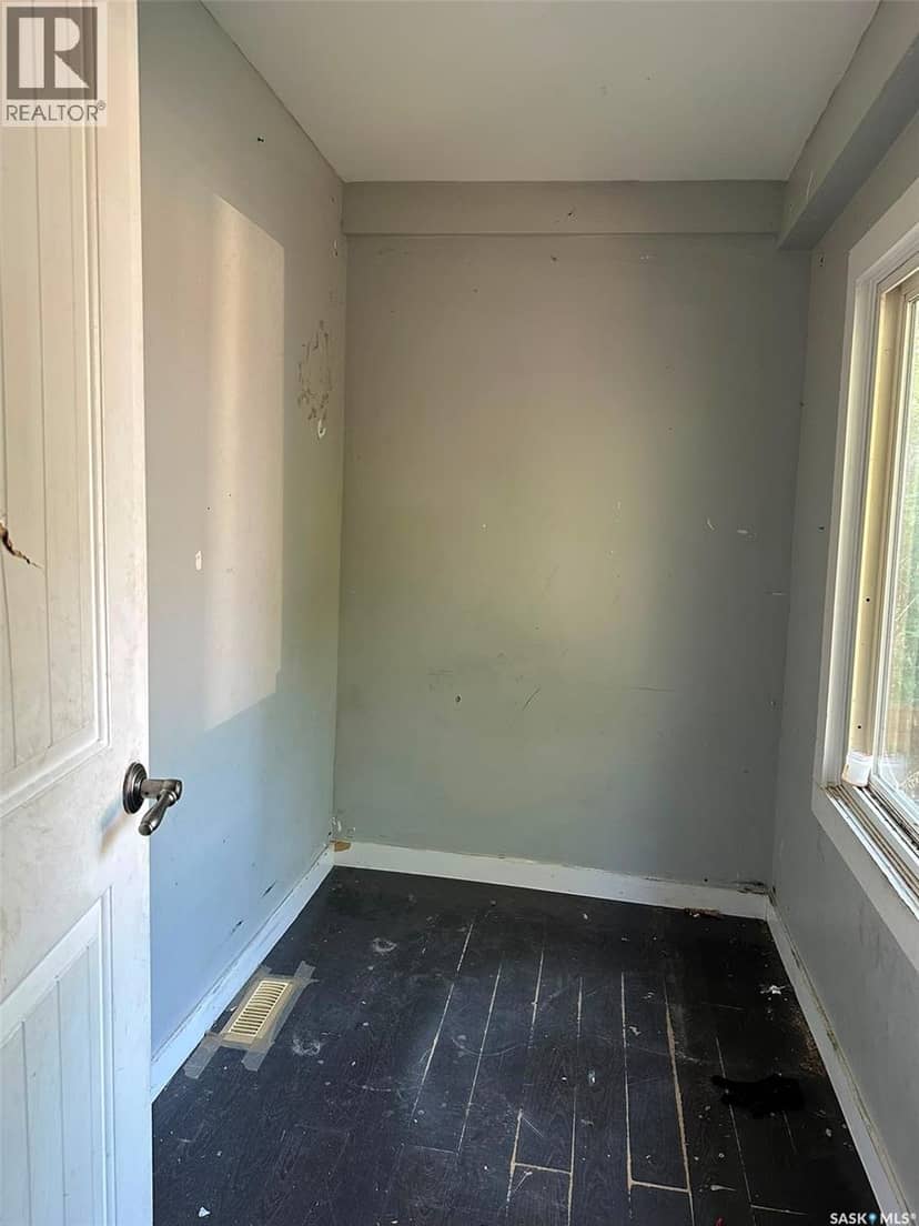 619 L Avenue S — photo 13 of 17