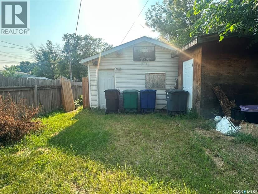 619 L Avenue S — photo 16 of 17