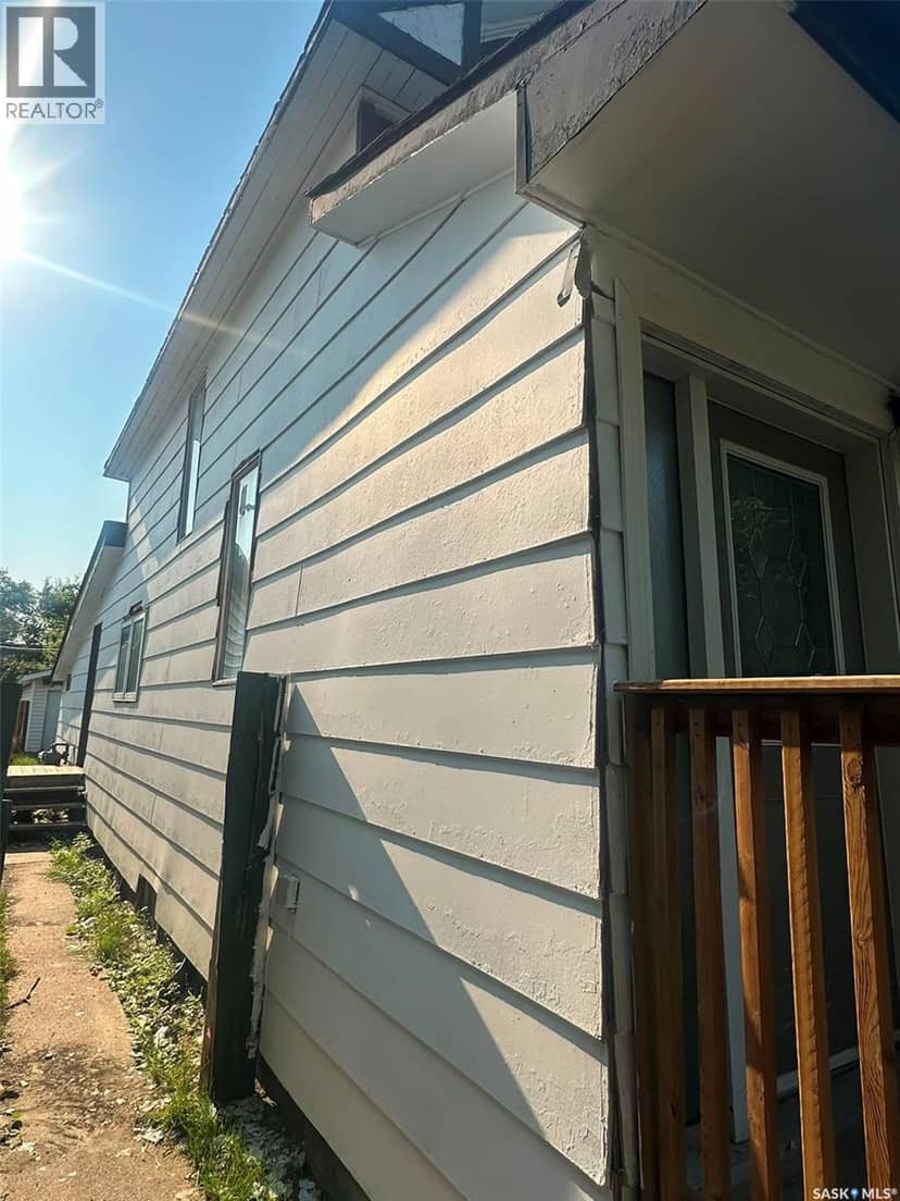 619 L Avenue S — photo 17 of 17
