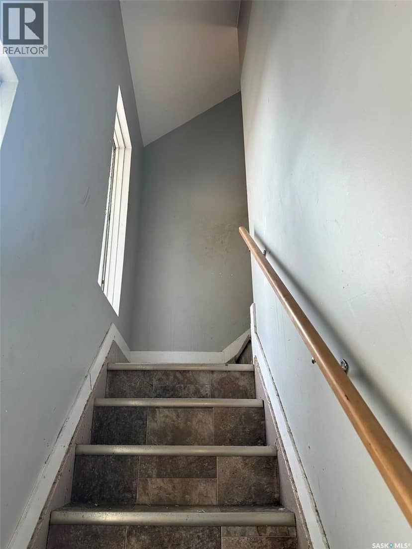 619 L Avenue S — photo 9 of 17
