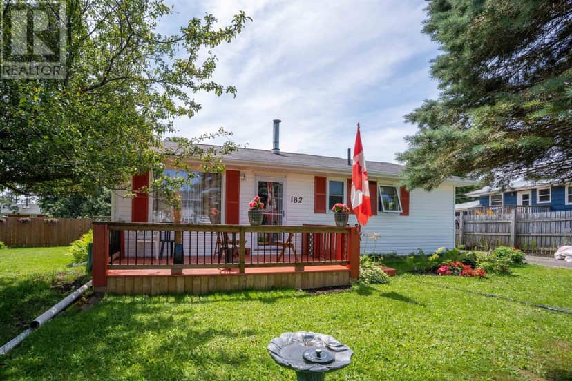 182 Parkwood Crescent — photo 1 of 30