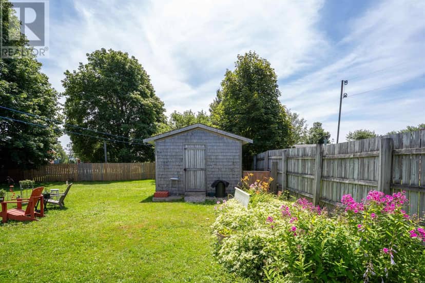 182 Parkwood Crescent — photo 30 of 30