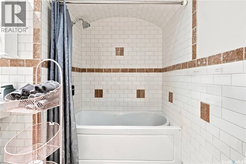 2216 Lorne STREET — photo 12 of 40