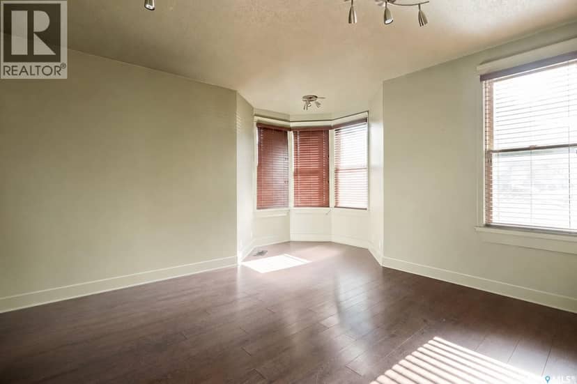 2216 Lorne STREET — photo 14 of 40