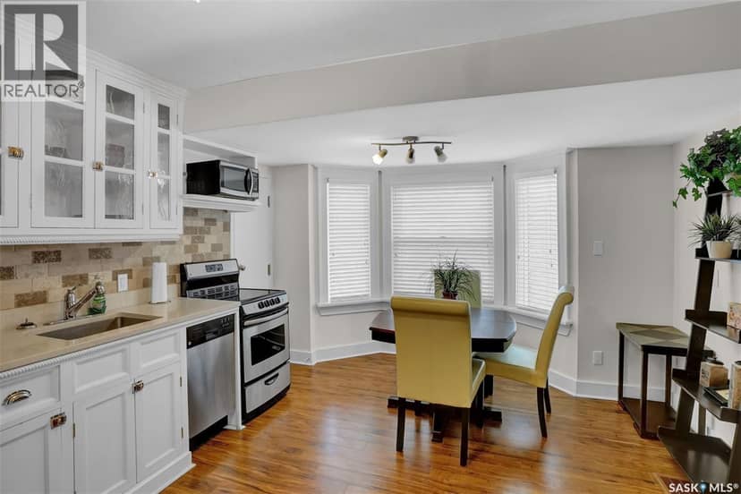 2216 Lorne STREET — photo 15 of 40