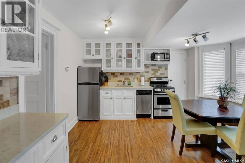 2216 Lorne STREET — photo 16 of 40