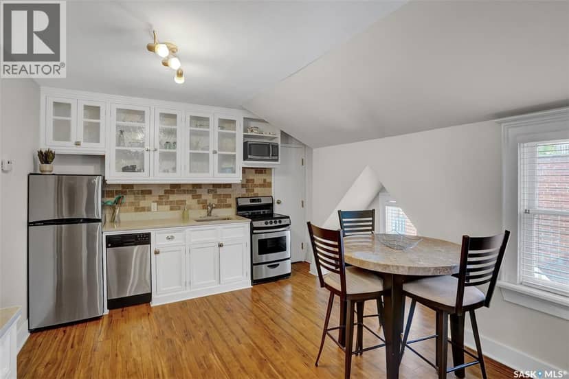 2216 Lorne STREET — photo 18 of 40