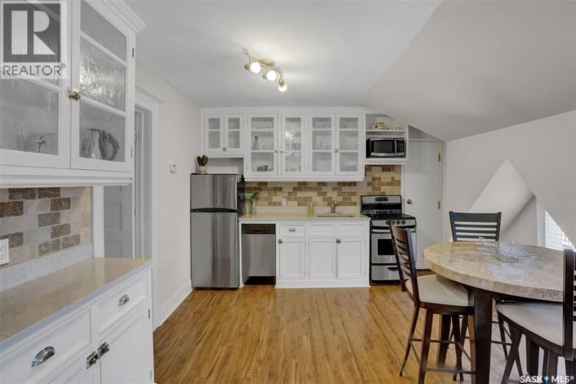 2216 Lorne STREET — photo 19 of 40
