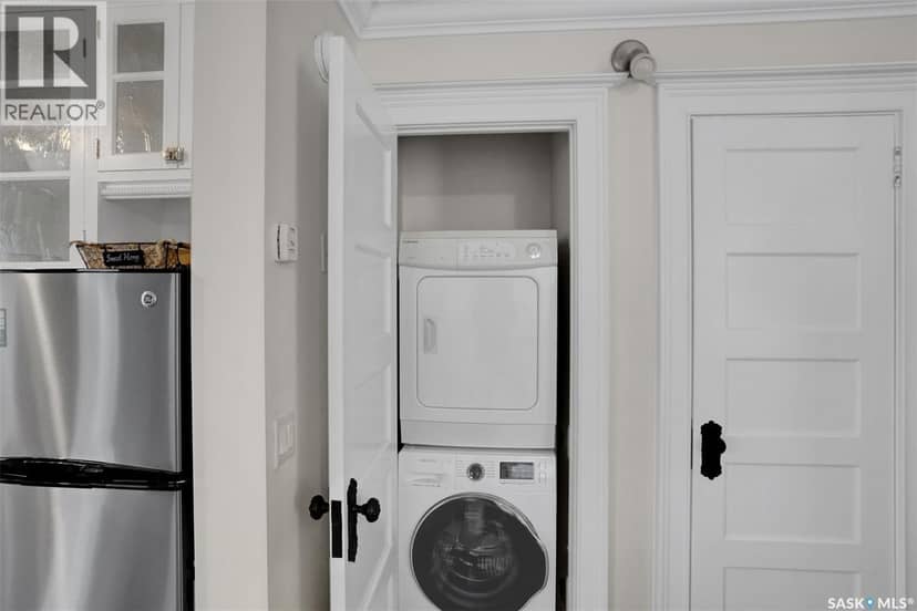 2216 Lorne STREET — photo 21 of 40