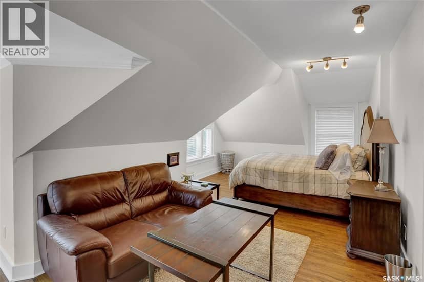 2216 Lorne STREET — photo 24 of 40