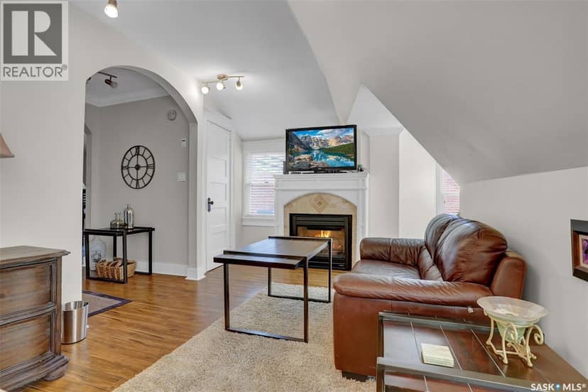 2216 Lorne STREET — photo 25 of 40