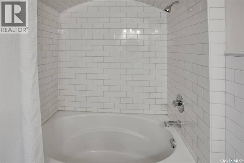 2216 Lorne STREET — photo 26 of 40