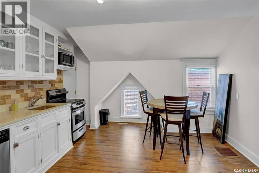 2216 Lorne STREET — photo 27 of 40