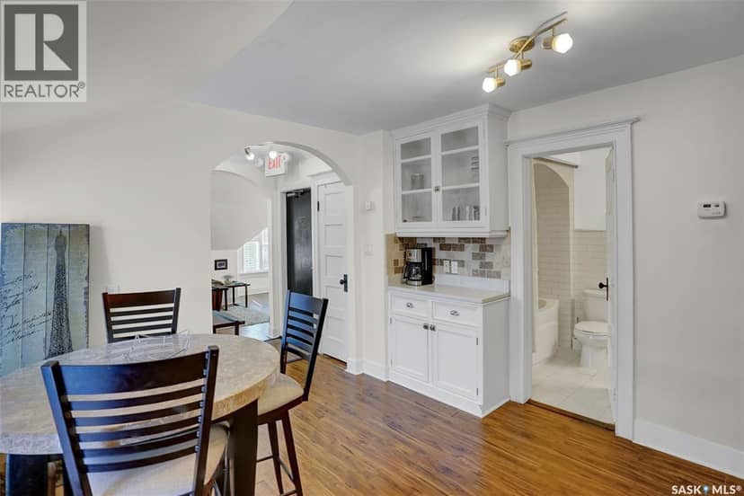 2216 Lorne STREET — photo 28 of 40