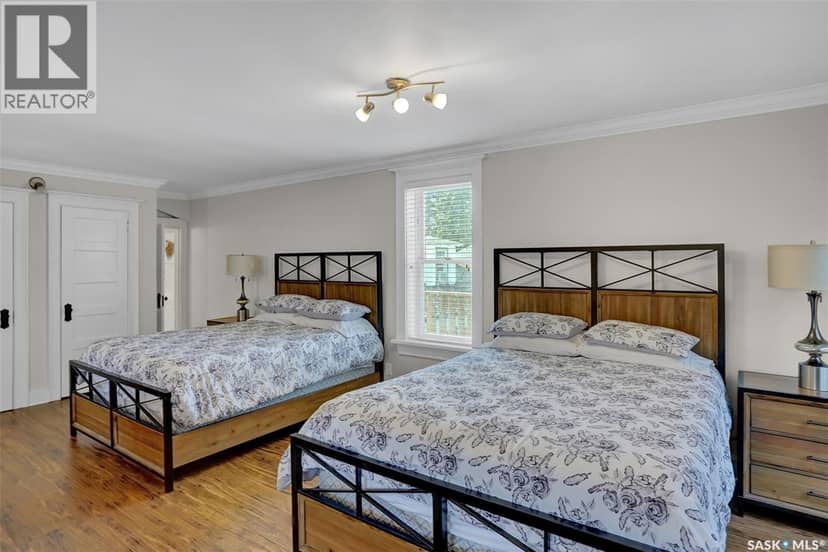 2216 Lorne STREET — photo 35 of 40