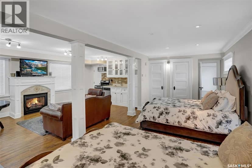 2216 Lorne STREET — photo 37 of 40
