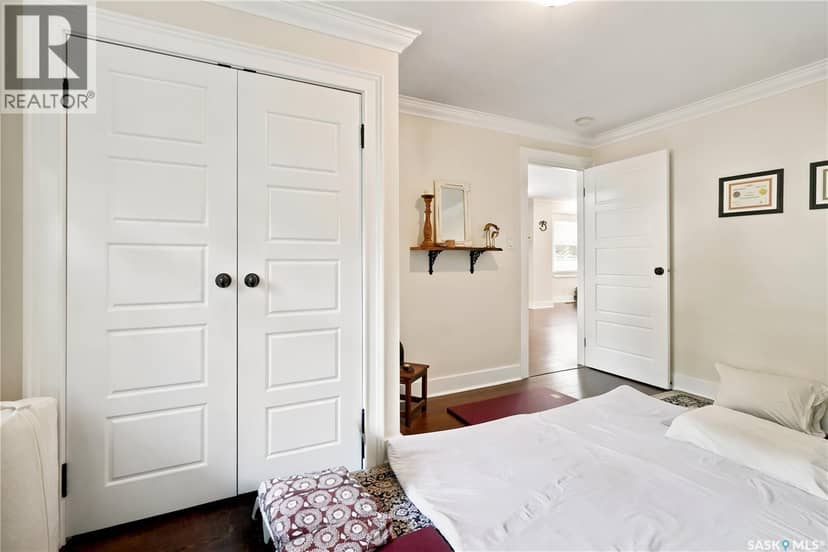 2216 Lorne STREET — photo 7 of 40