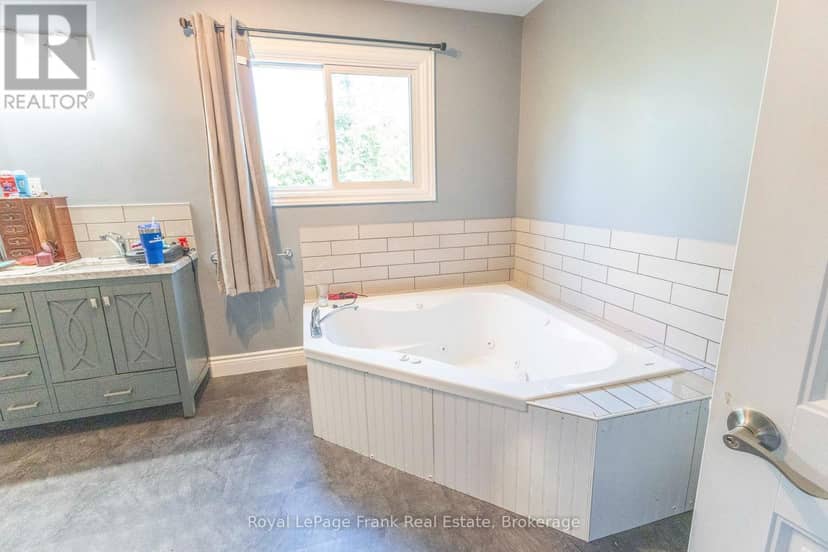 2477 Pigeon Lake Road — photo 35 of 40