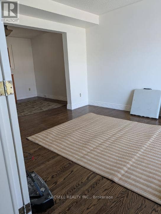 40 Flamingo Crescent — photo 3 of 4