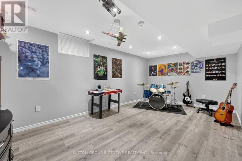 4 Chantal Street — photo 34 of 40