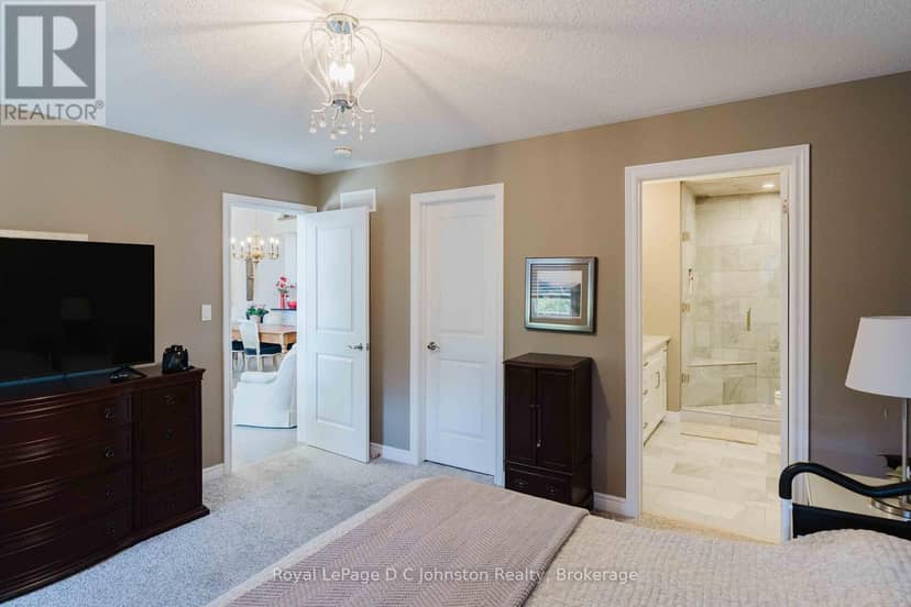16 - 560 Devonshire Road — photo 18 of 40