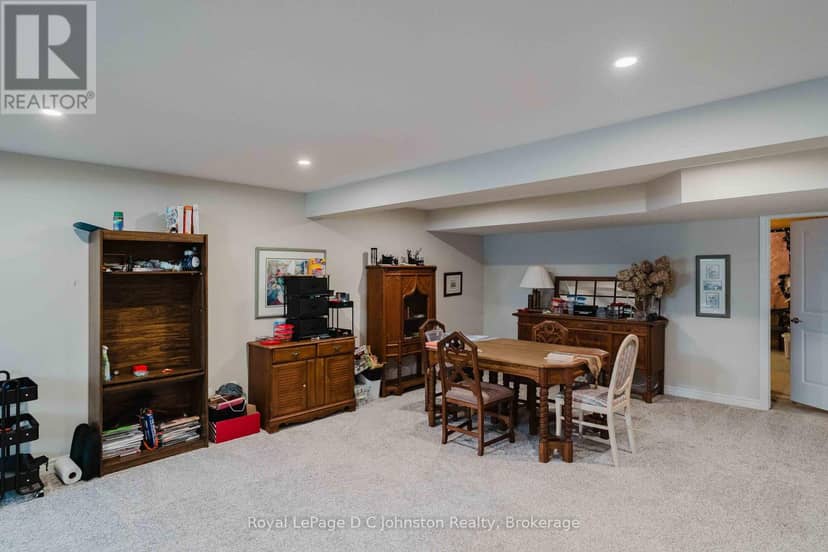 16 - 560 Devonshire Road — photo 35 of 40