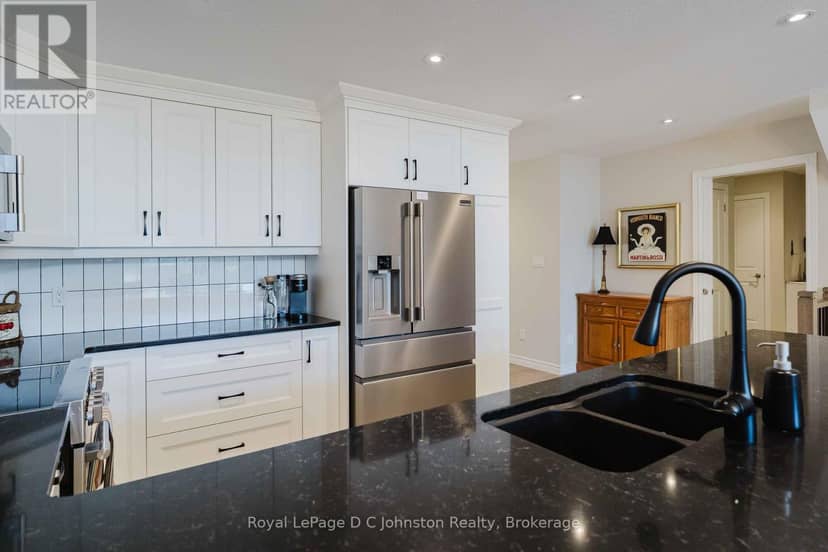 16 - 560 Devonshire Road — photo 9 of 40