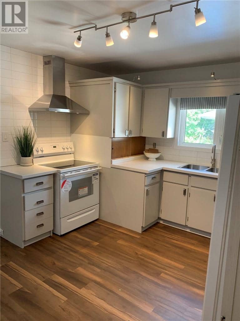 561 Burton Avenue — photo 11 of 40