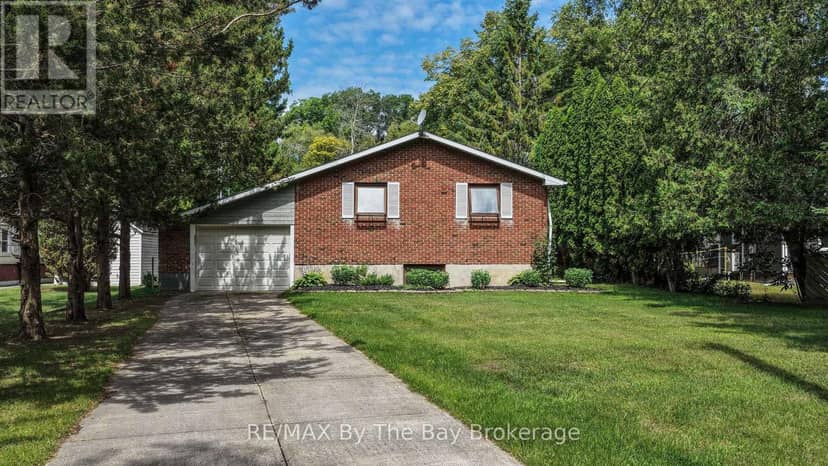 116 Stroud Crescent — photo 2 of 40
