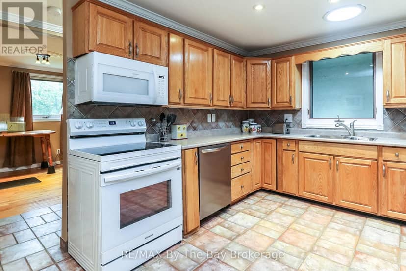 116 Stroud Crescent — photo 3 of 40