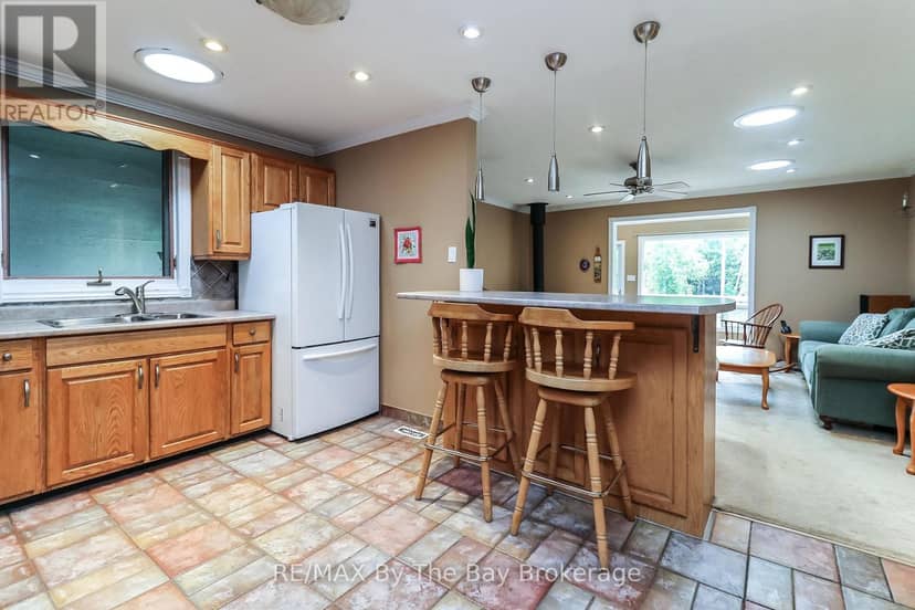 116 Stroud Crescent — photo 5 of 40