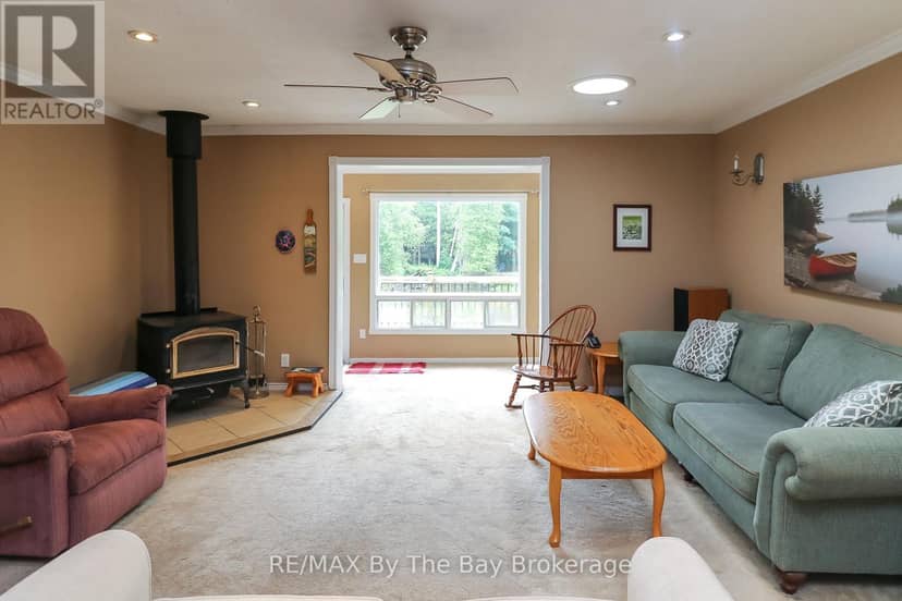 116 Stroud Crescent — photo 9 of 40