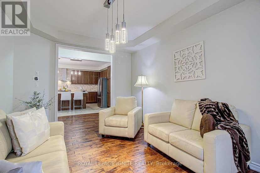 19 Hackett Street — photo 4 of 40