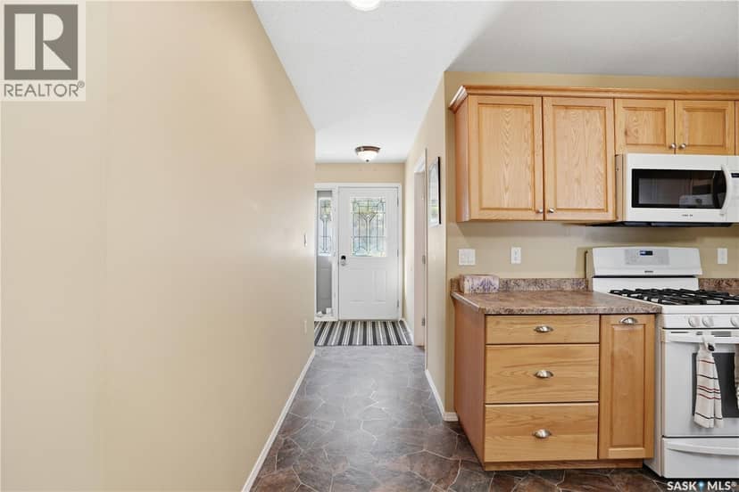 205 bay DRIVE W — photo 2 of 40