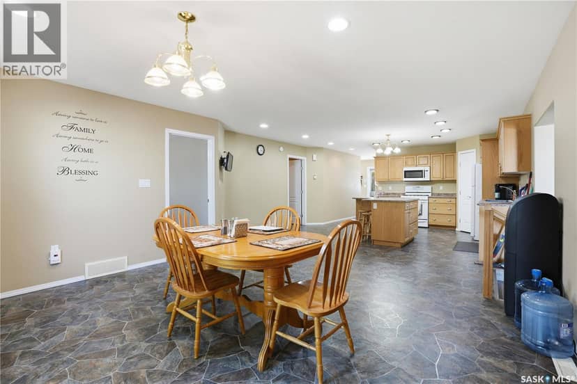 205 bay DRIVE W — photo 13 of 40