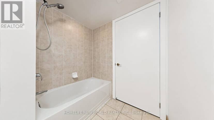 425 - 38 Joe Shuster Way — photo 17 of 24